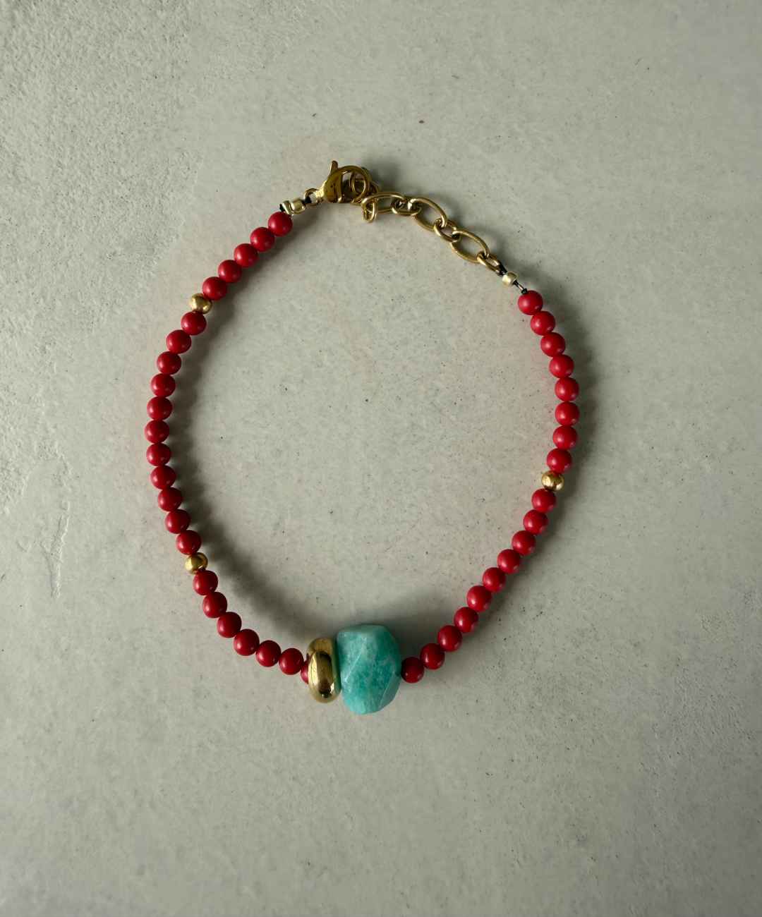 23 - Kleine rood met turquoise kraal Bracelet