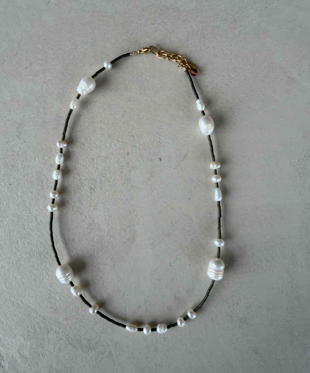 12- Olijfgroene parels Necklace