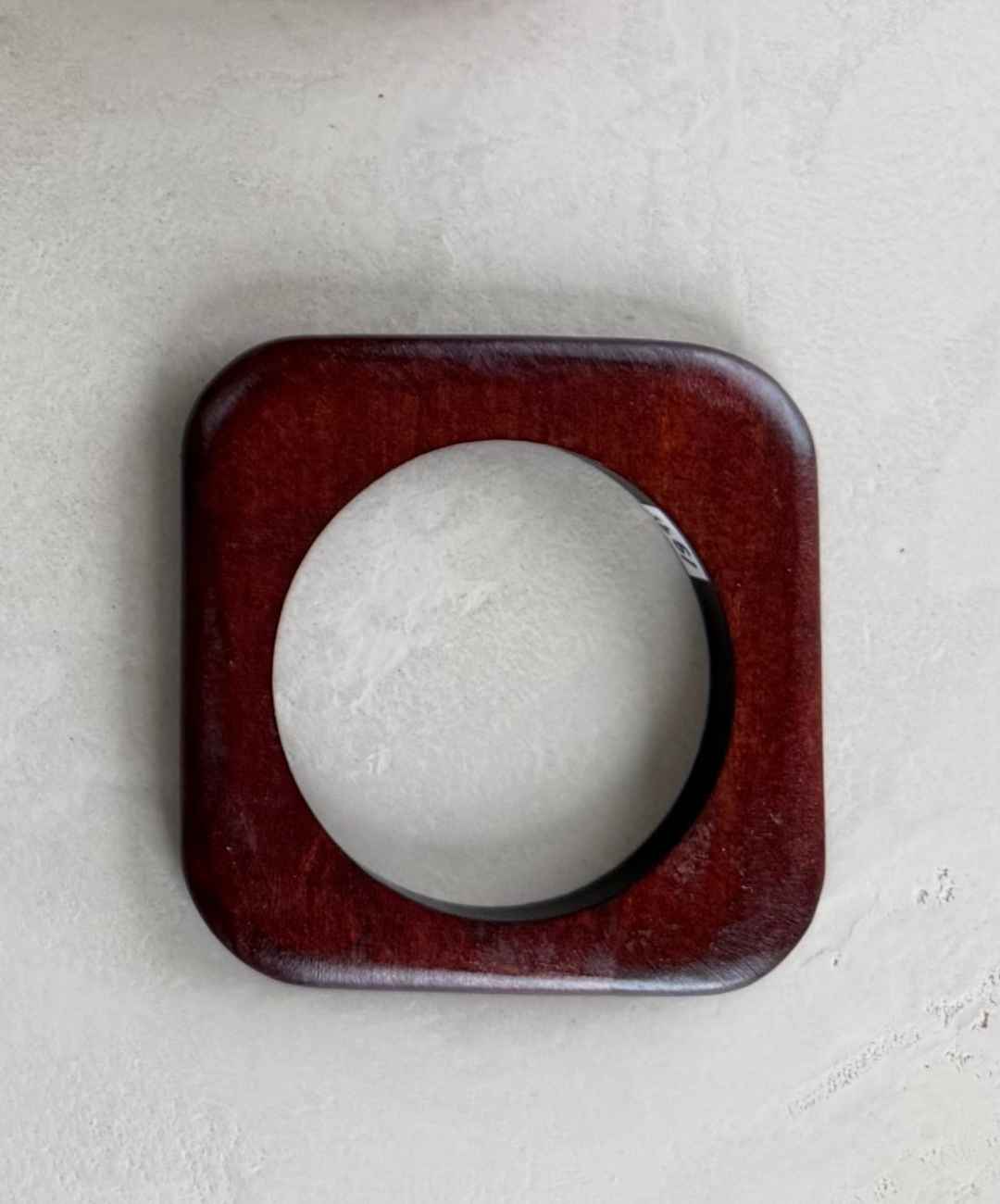 vierkante dunne bruine bangle